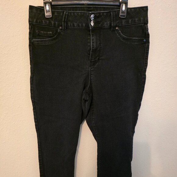 d. jeans Denim - d. jeans women's black jeans, size 16W. Very stretchy.